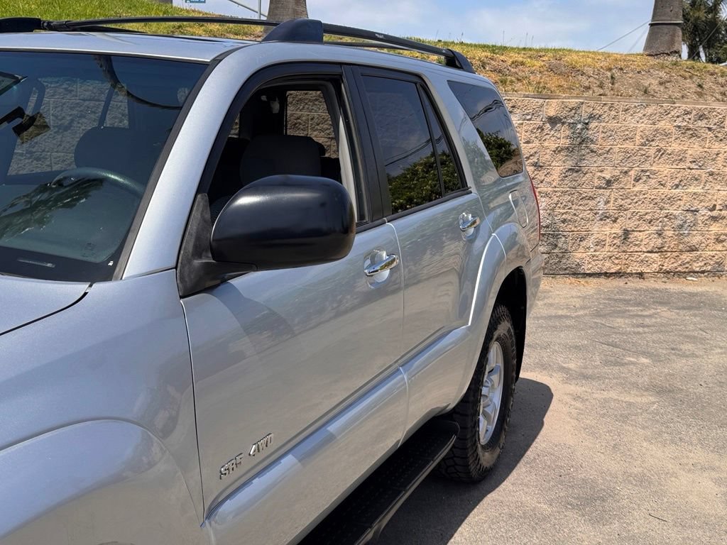 Used 2007 Toyota 4Runner SR5 AWD/4WD image 9