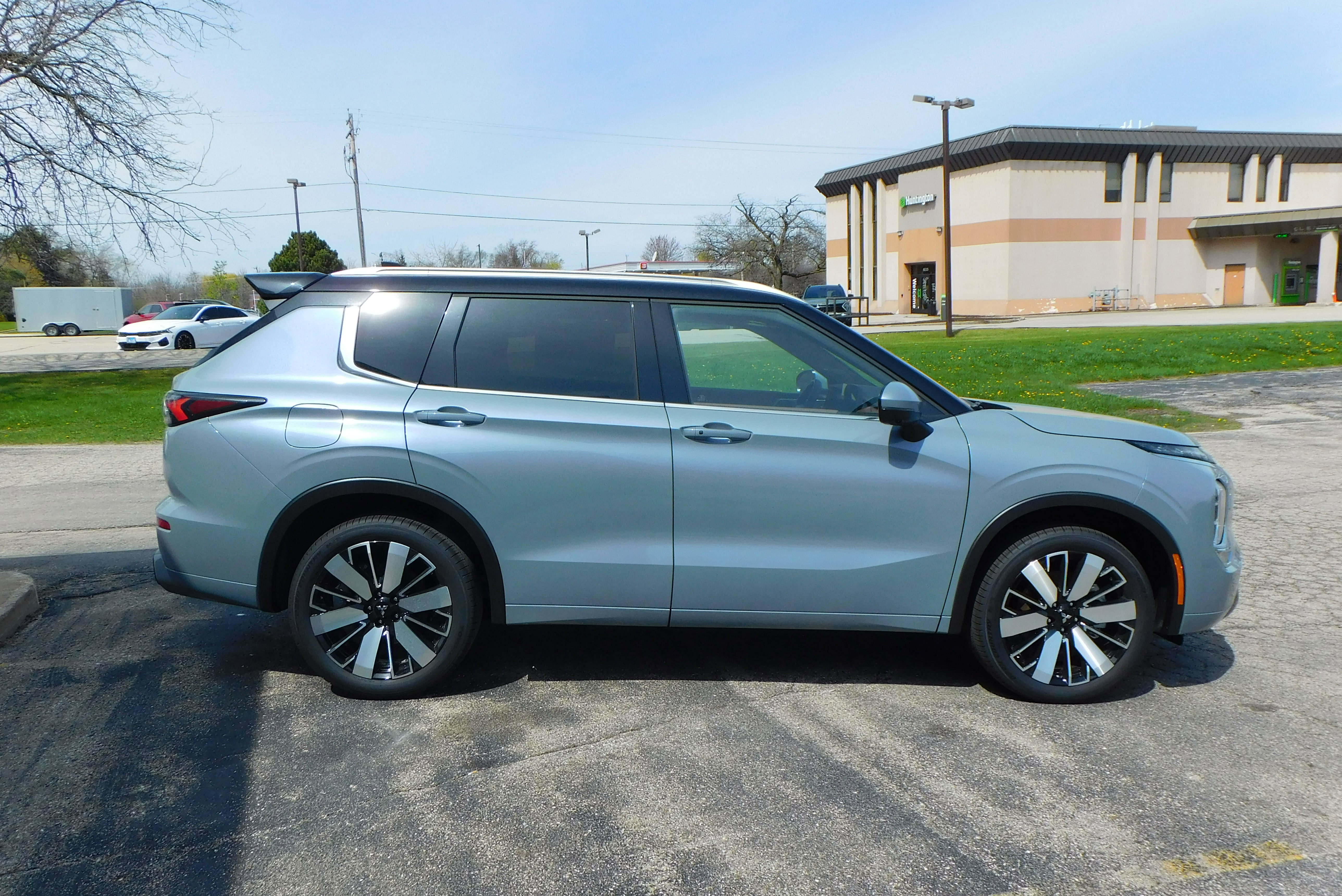 Used 2025 Mitsubishi Outlander SEL image 10