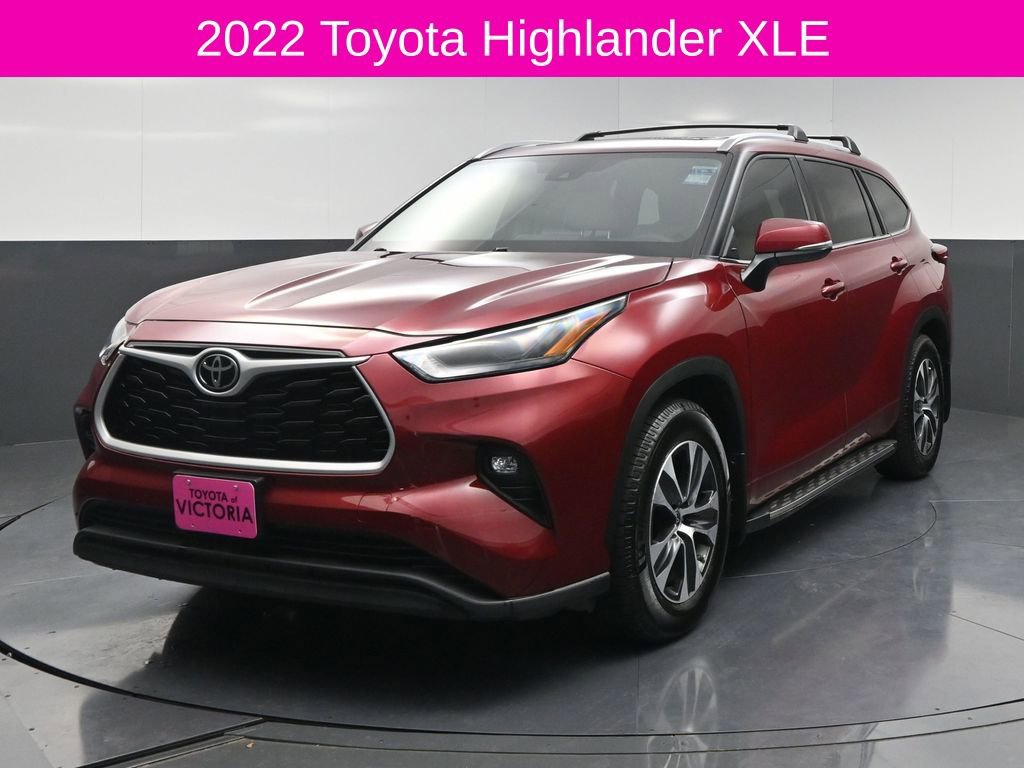 Used 2022 Toyota Highlander XLE FWD image 2