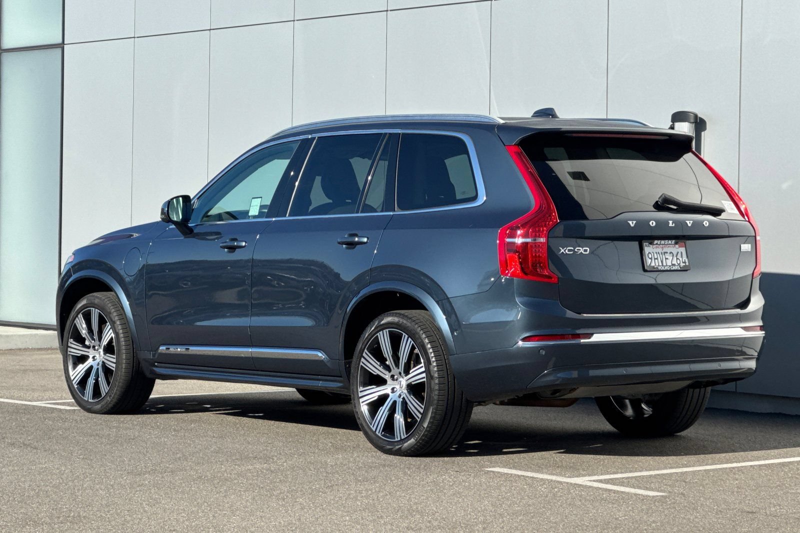 Used 2023 Volvo XC90 T8 Plus w/ Protection Package Premier AWD/4WD image 3