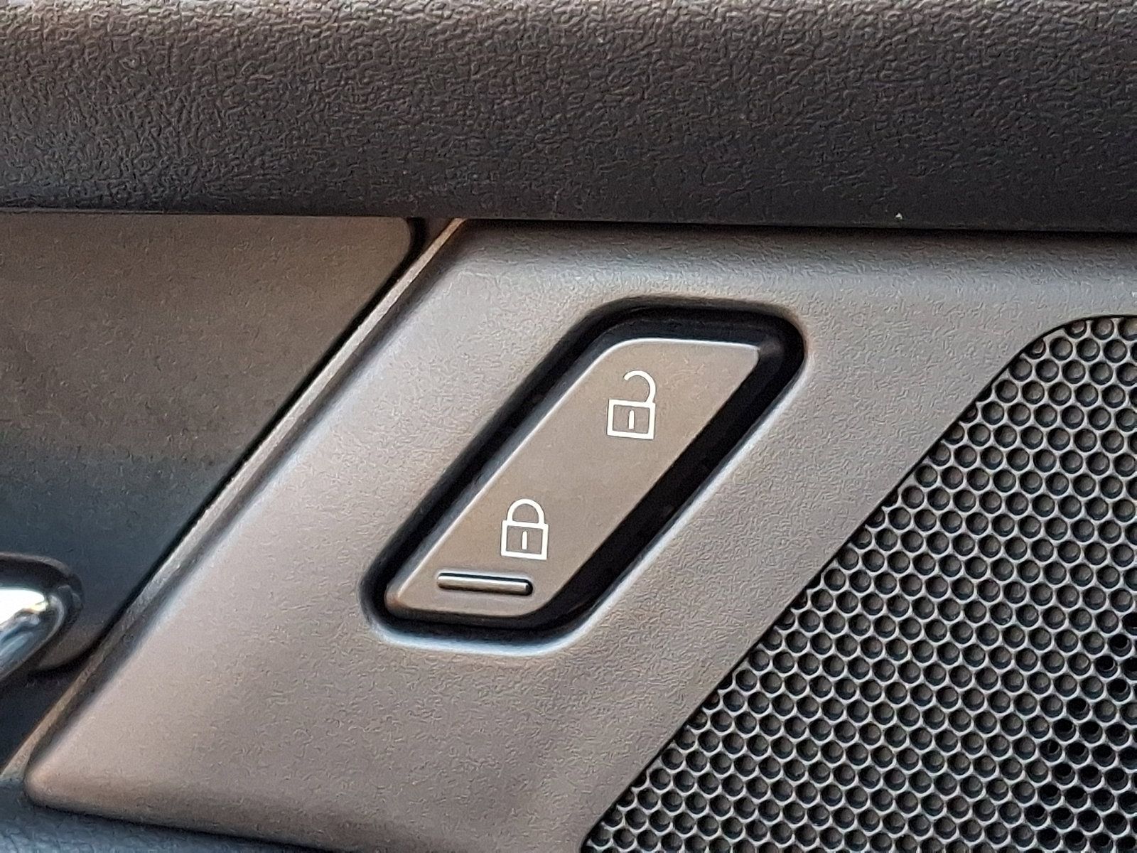 Used 2021 MAZDA MAZDA3 s image 28