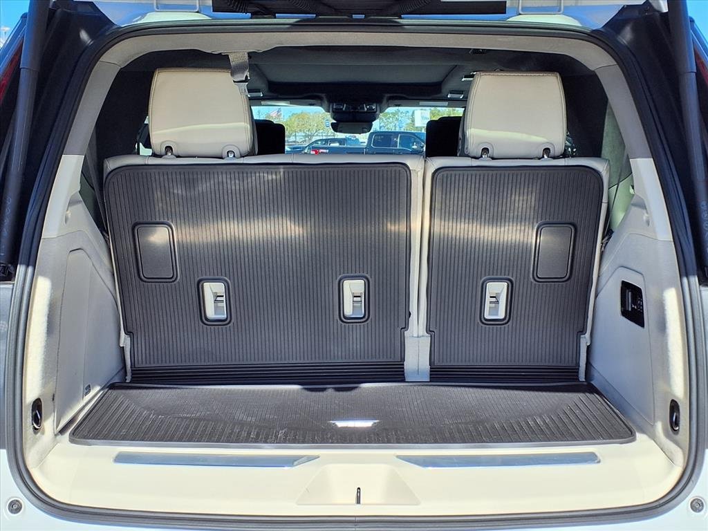 Used 2022 Cadillac Escalade Premium Luxury Platinum w/ Heavy-Duty Trailer Package image 23