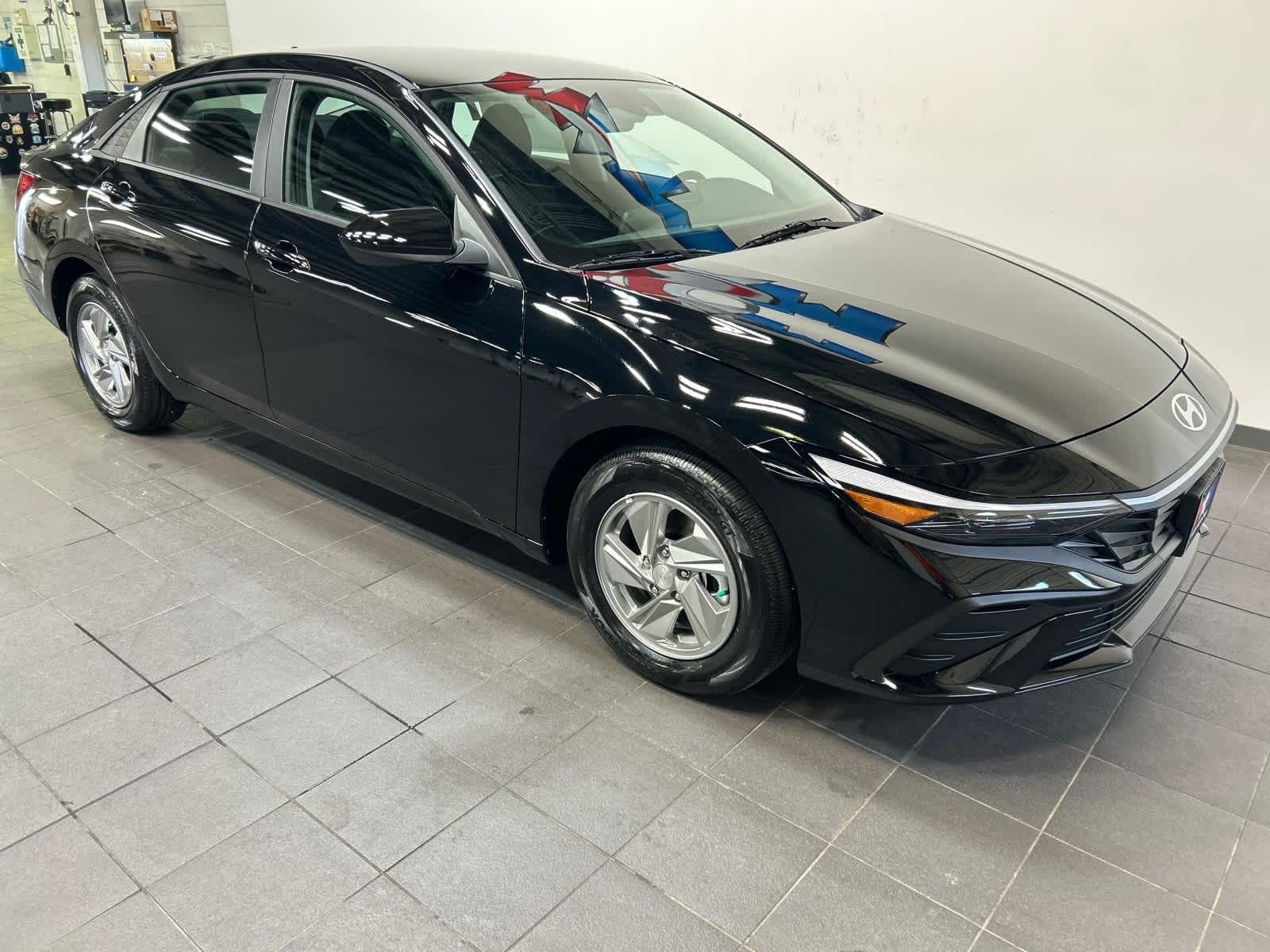 New 2026 Hyundai Elantra SE FWD image 2