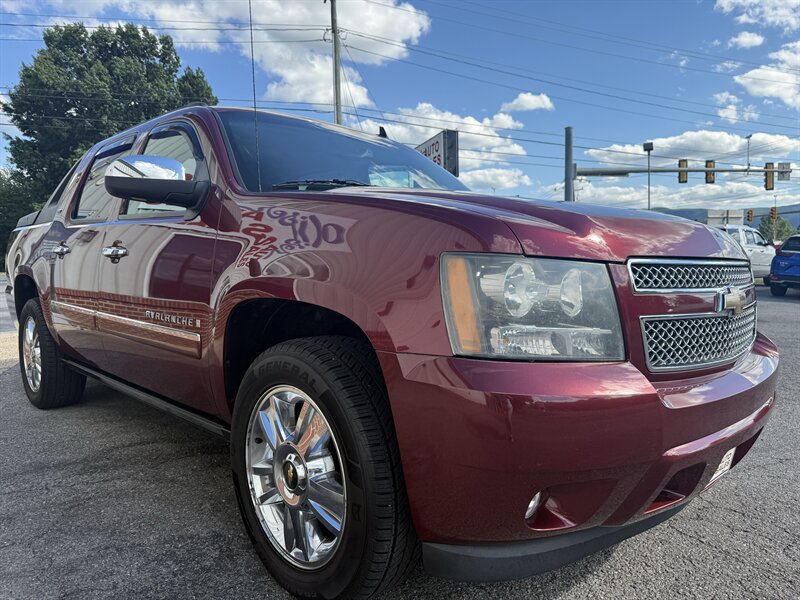 Used 2009 Chevrolet Avalanche LTZ AWD/4WD image 4
