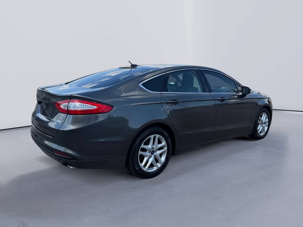 Used 2015 Ford Fusion SE w/ Equipment Group 202A FWD image 3