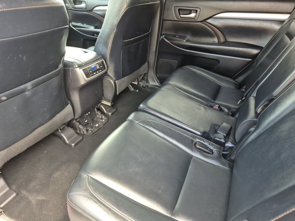 Used 2018 Toyota Highlander XLE image 14