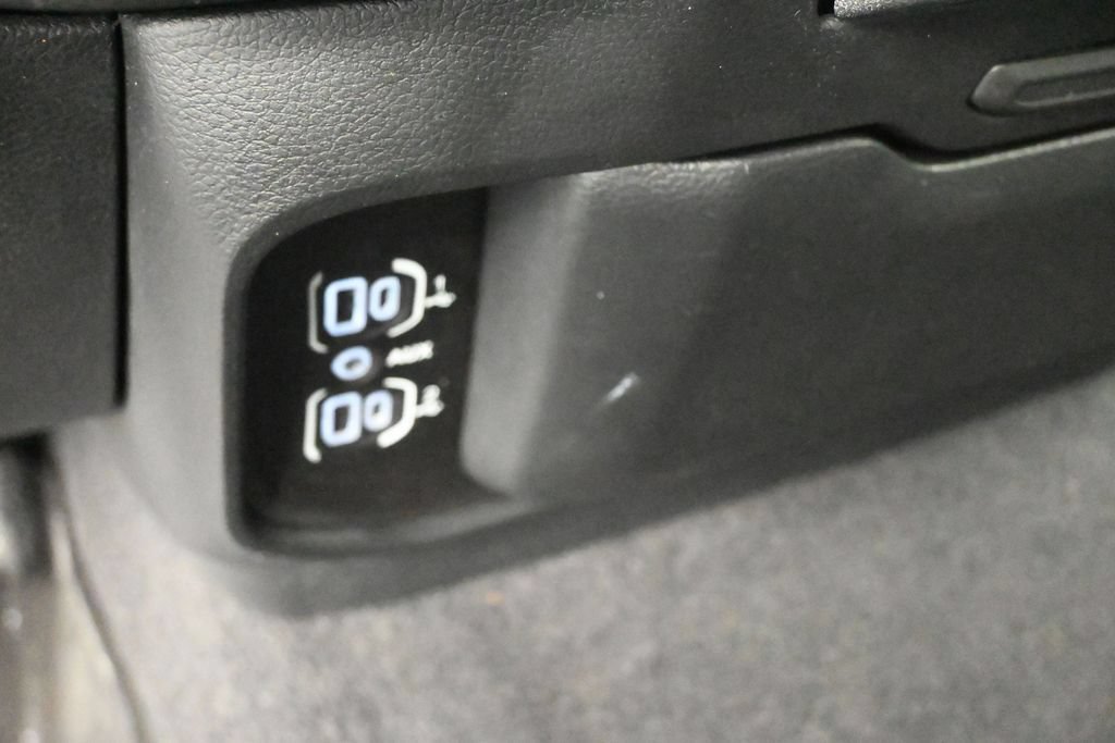 Used 2025 RAM 1500 Classic Warlock AWD/4WD image 31