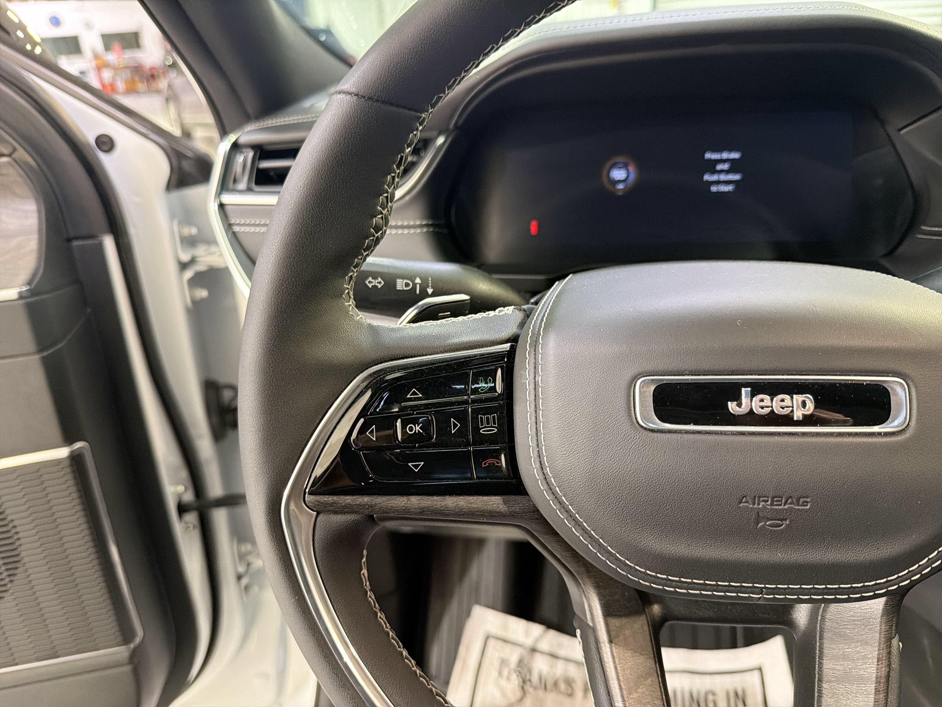 Used 2025 Jeep Grand Cherokee L Overland AWD/4WD image 14