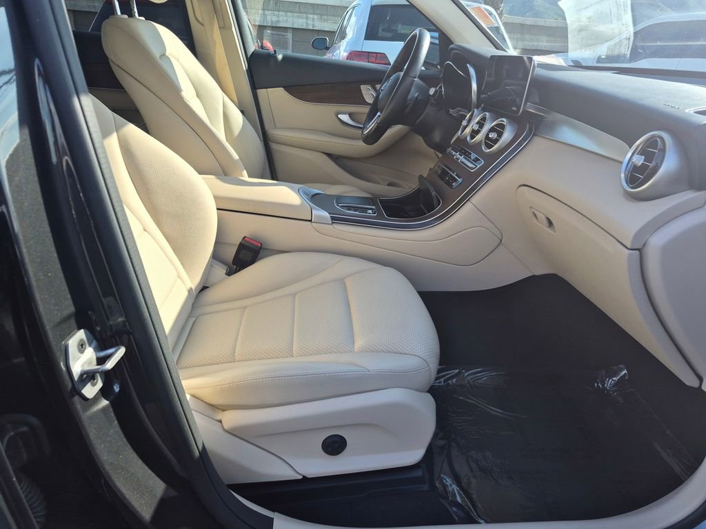 Used 2022 Mercedes-Benz GLC 300 image 32