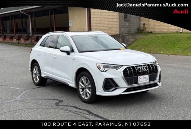 Used 2024 Audi Q3 2.0T Premium w/ Convenience Package AWD/4WD image 3