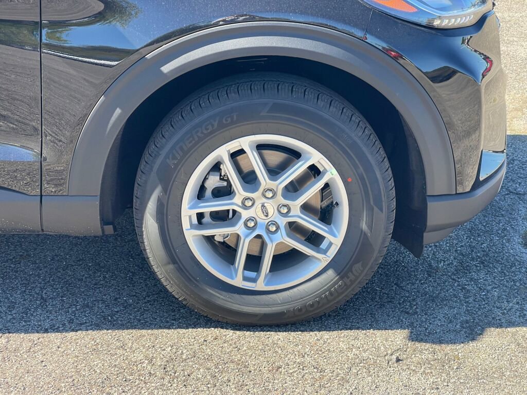 New 2026 Ford Explorer Active image 18