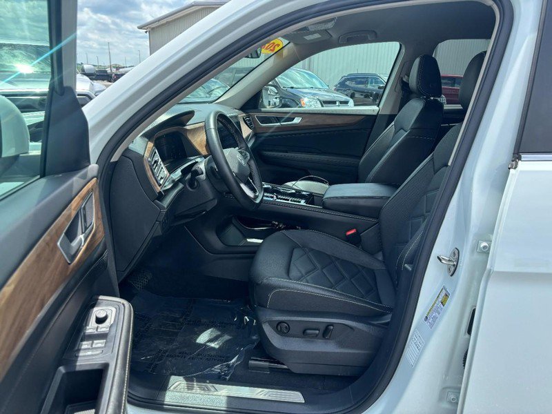 Used 2025 Volkswagen Atlas SE AWD/4WD image 8