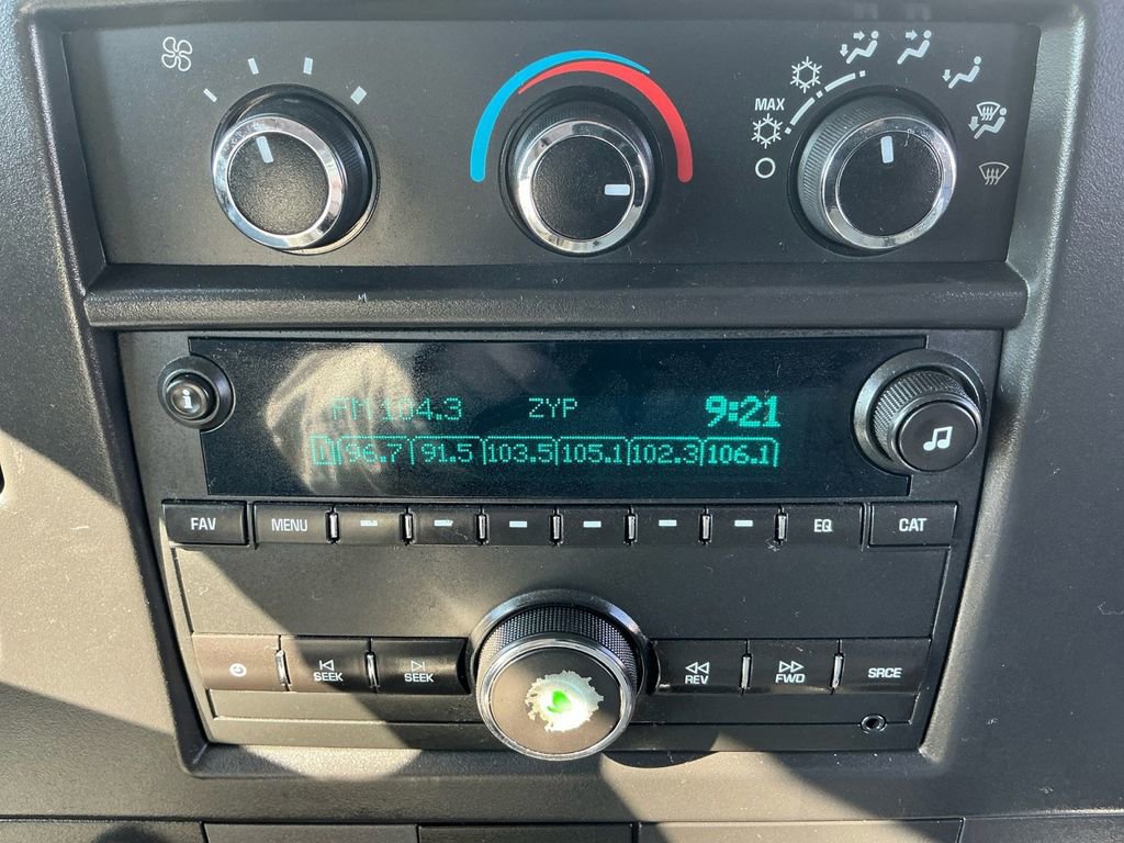 Used 2018 Chevrolet Express 2500 image 26