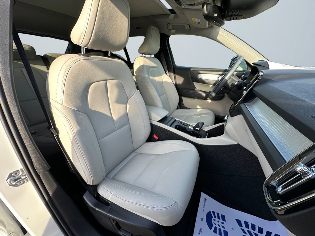 Used 2021 Volvo XC40 T5 Momentum w/ Premium Package AWD/4WD image 15