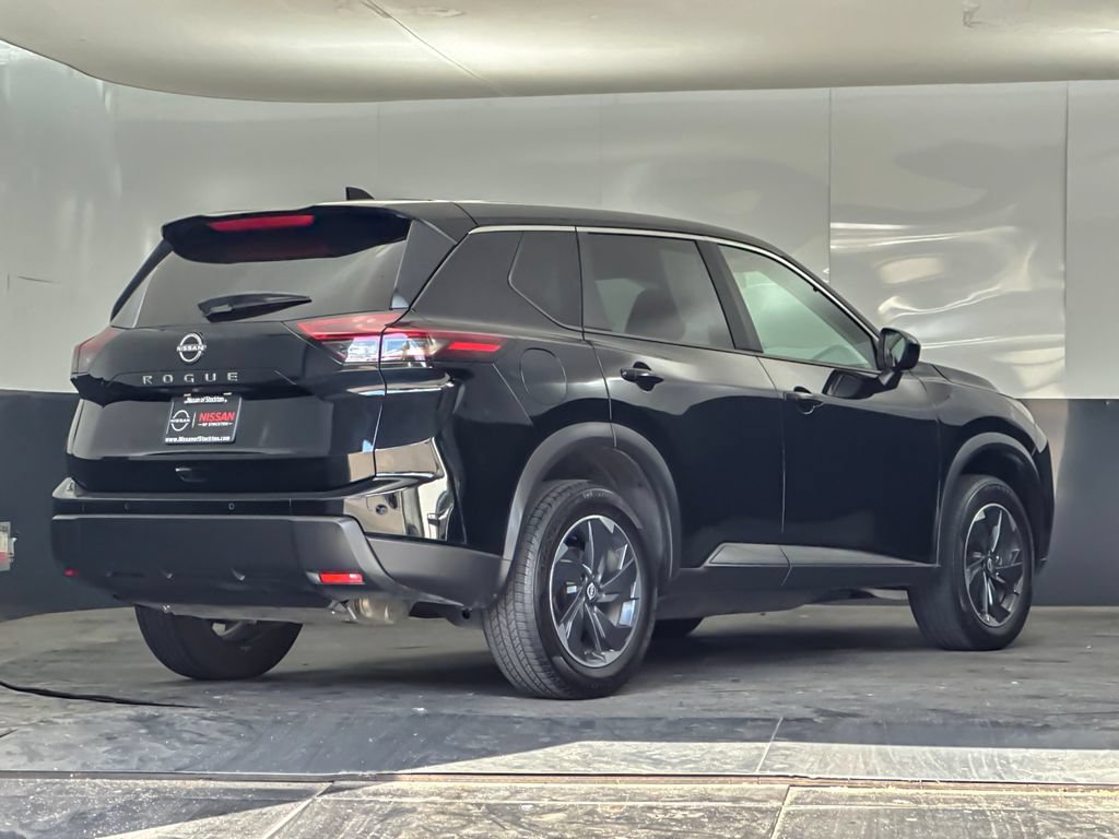 Used 2025 Nissan Rogue SV FWD image 3