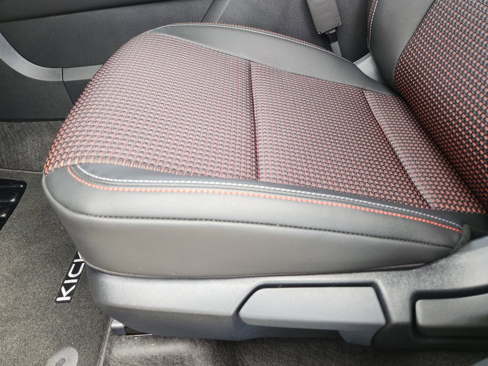 New 2026 Nissan Kicks SR w/ Illumination Package image 21