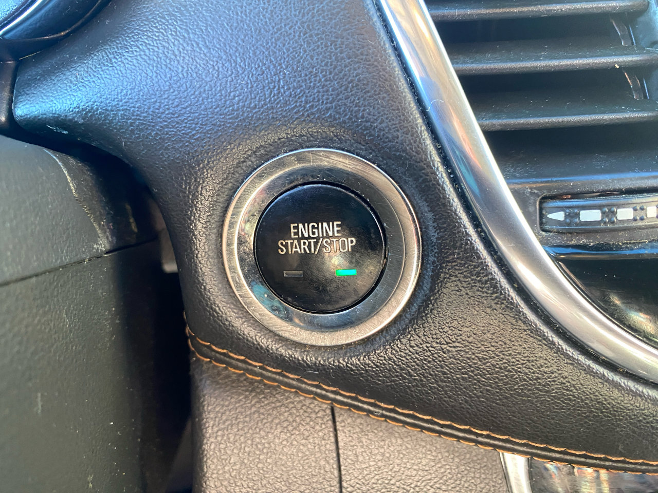 Used 2018 Chevrolet Trax Premier w/ Midnight Edition image 16