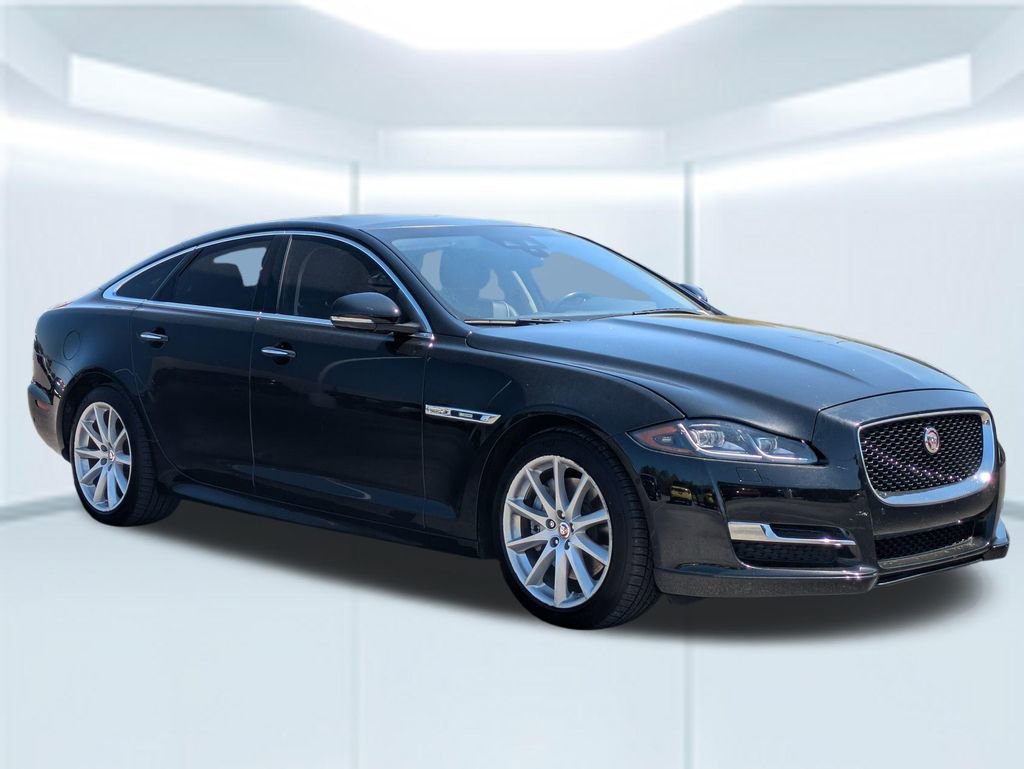 Used 2019 Jaguar XJ R-Sport image 7