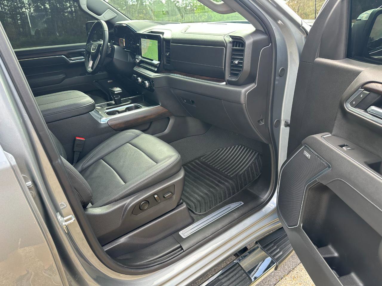 Used 2025 GMC Sierra 1500 SLT w/ SLT Premium Package image 26