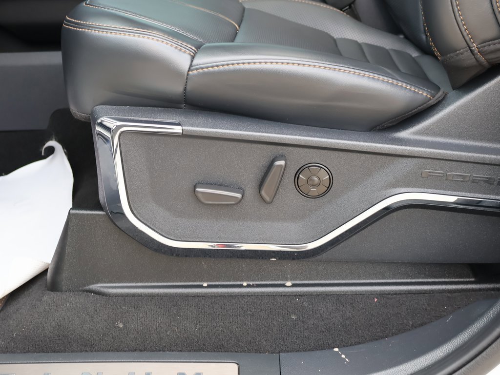 Used 2023 Ford F450 Platinum w/ FX4 Off-Road Package image 15