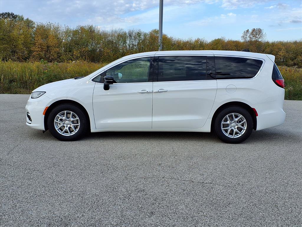 New 2026 Chrysler Pacifica Select image 23