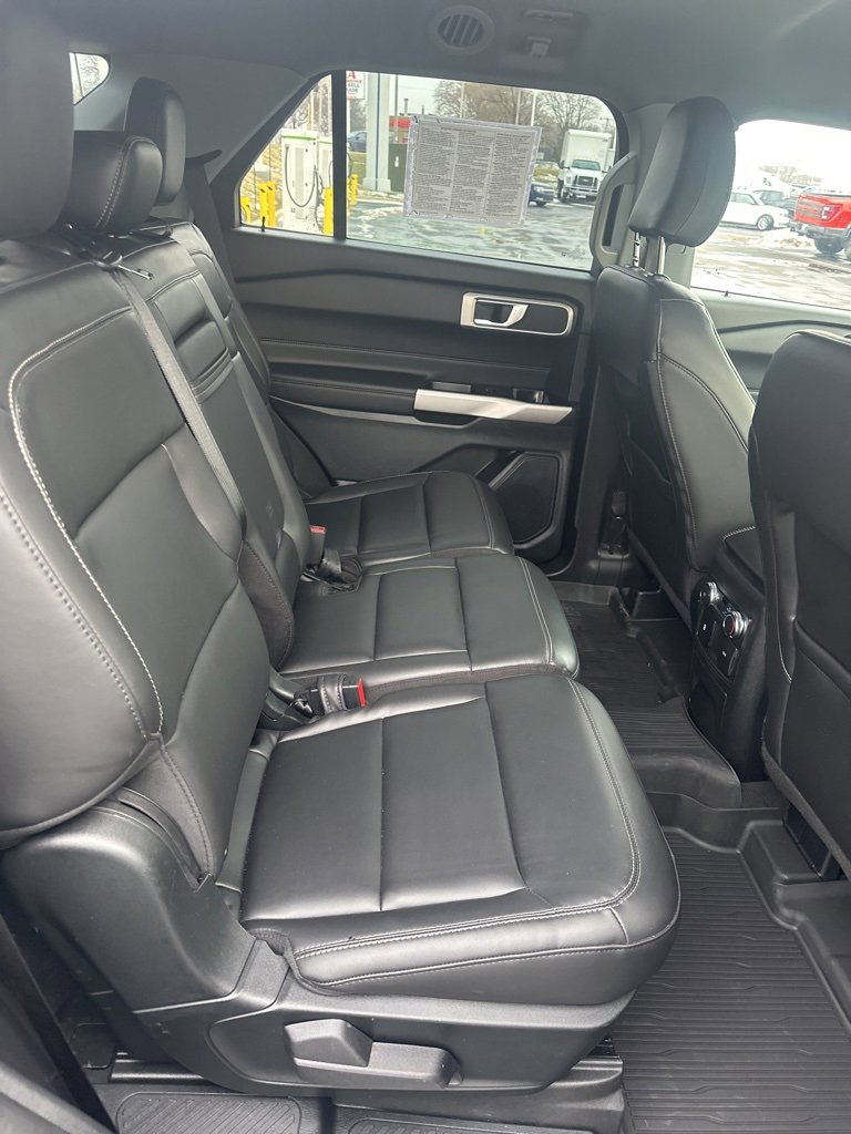 Used 2022 Ford Explorer XLT w/ Equipment Group 202A image 11