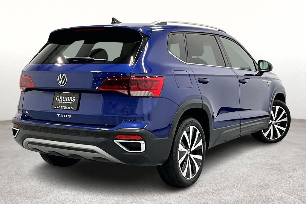 Used 2024 Volkswagen Taos SE image 2