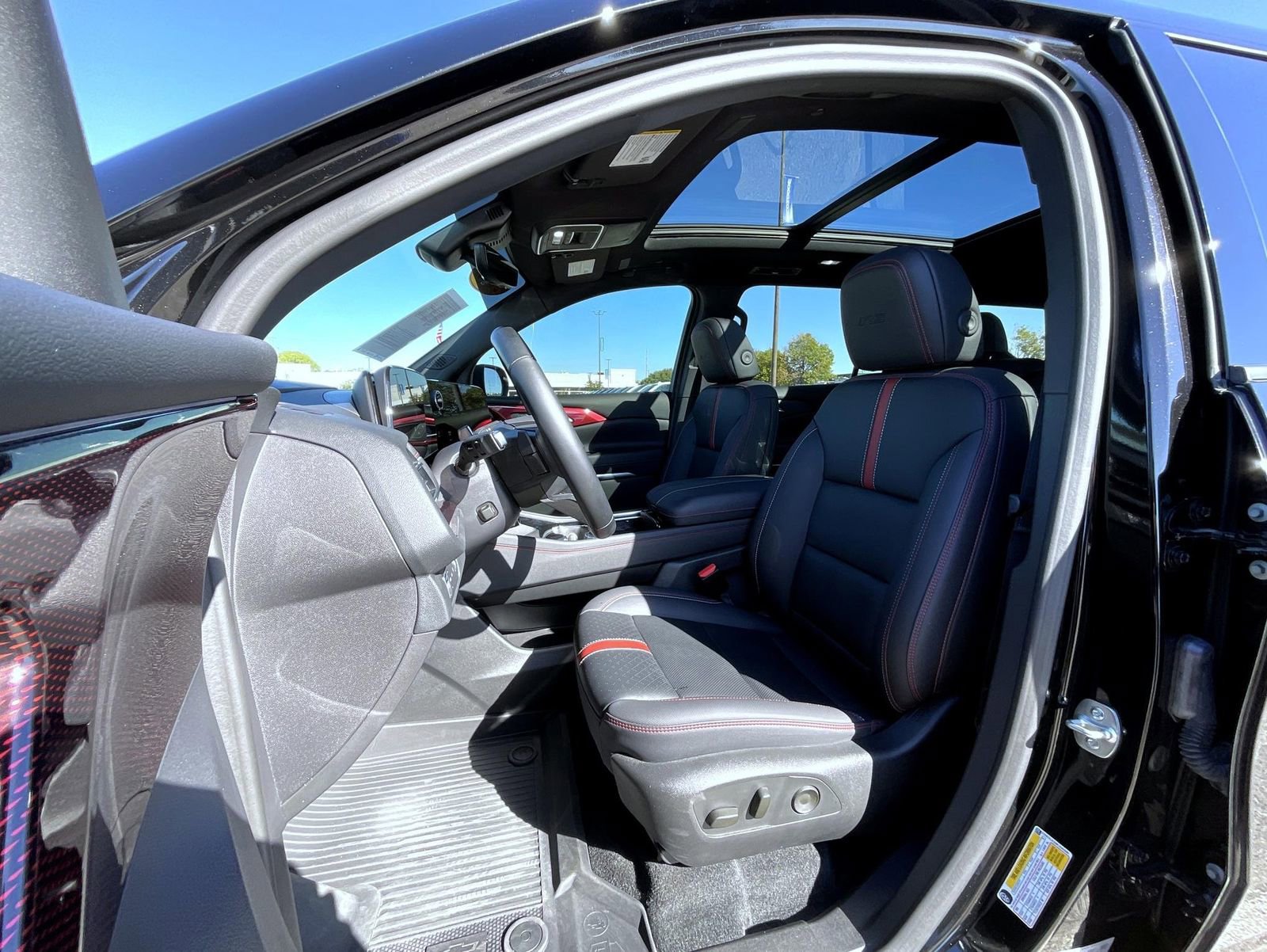 Certified 2024 Chevrolet Traverse RS w/ LPO, Floor Liner Package image 10