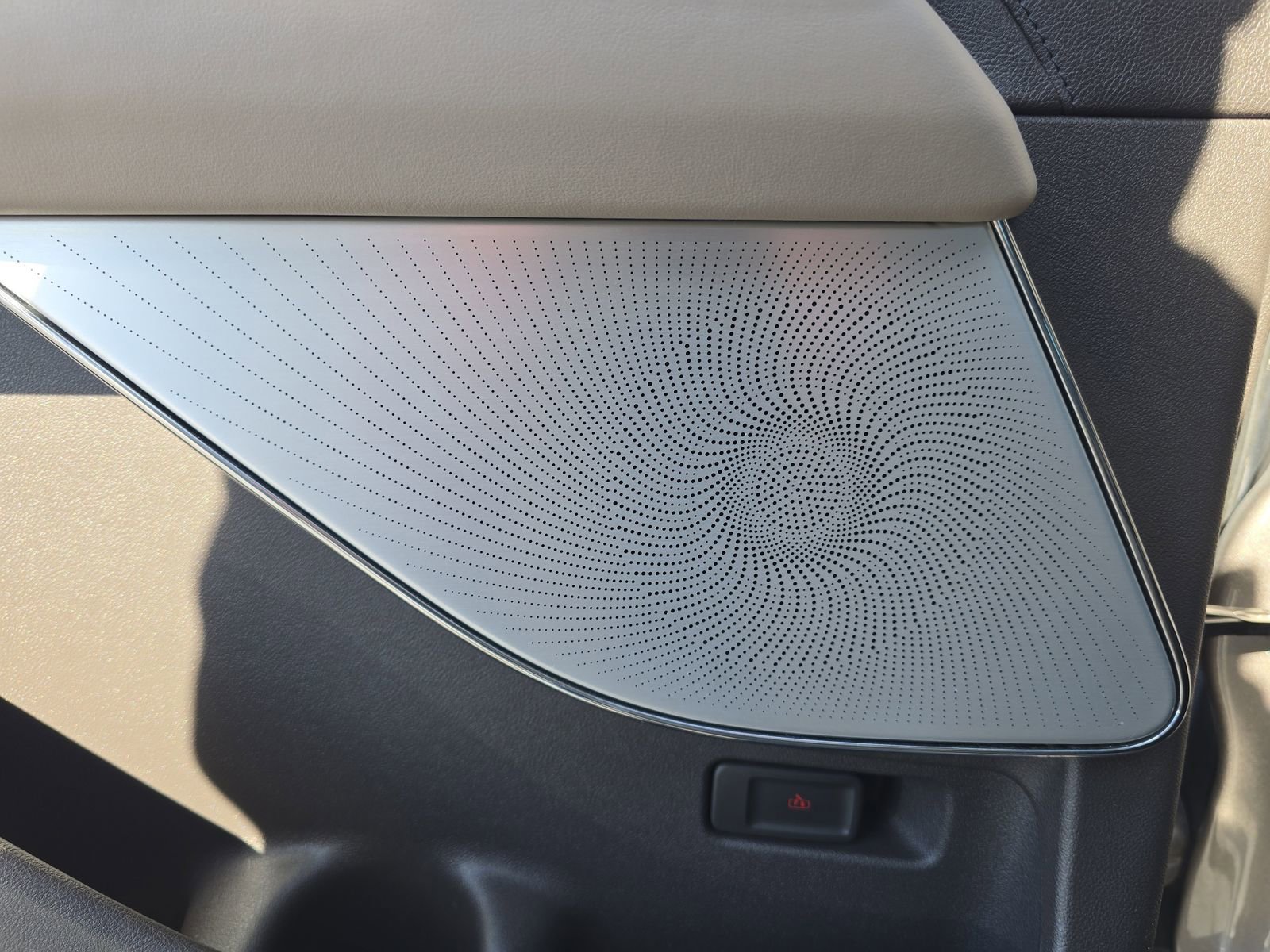 Used 2020 Lincoln Aviator Reserve w/ Equipment Group 202A image 16