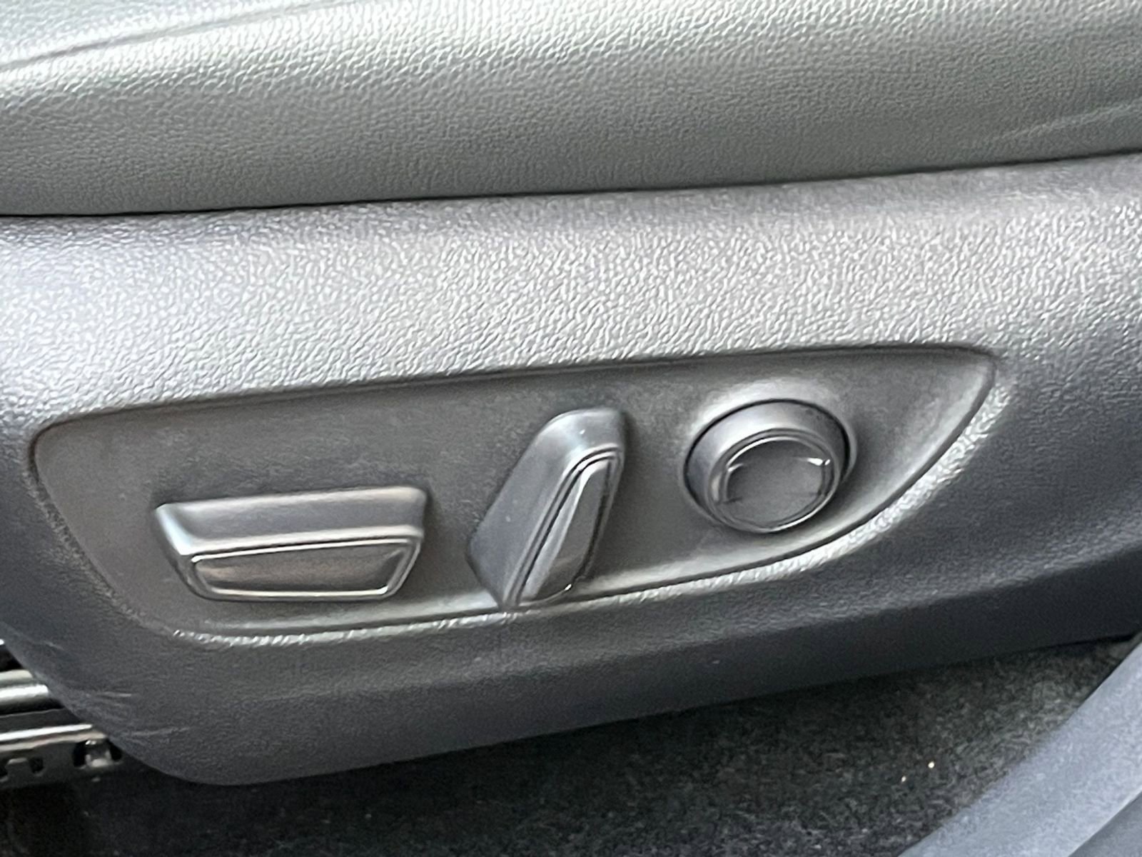 Used 2025 Toyota Grand Highlander FWD image 23