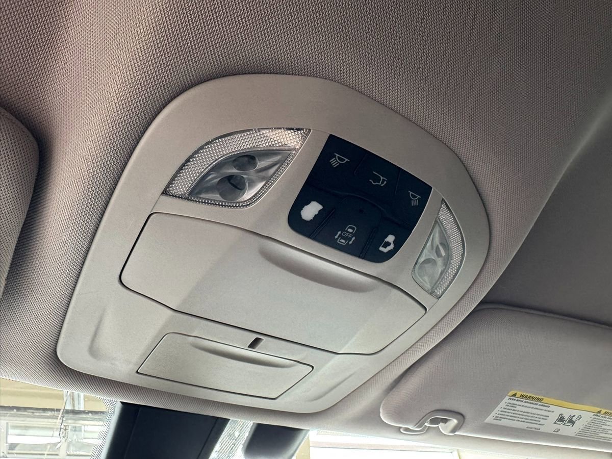 Used 2018 Chrysler Pacifica Touring-L FWD image 38