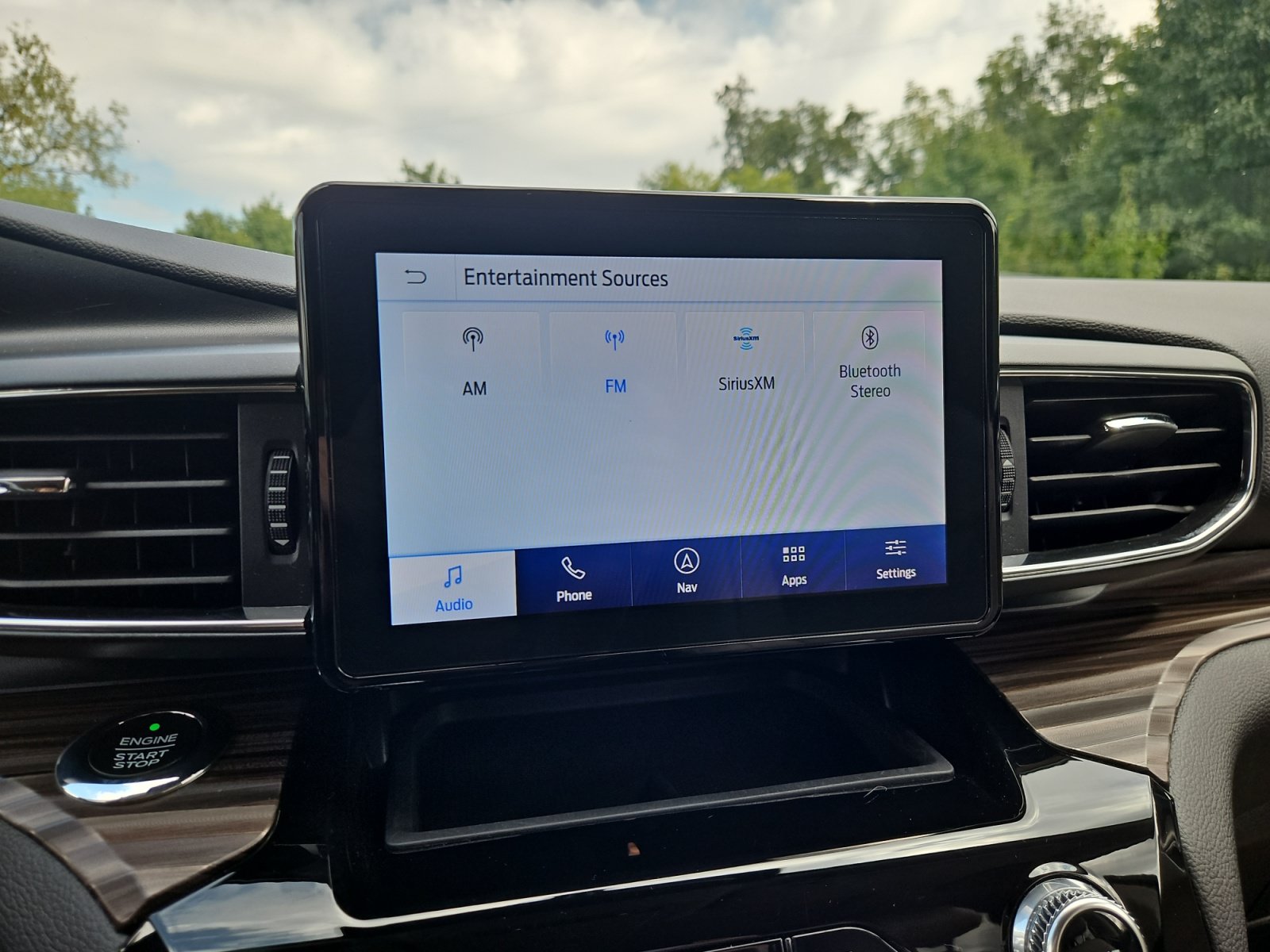 Used 2021 Ford Explorer Limited w/ Equipment Group 301A AWD/4WD image 23