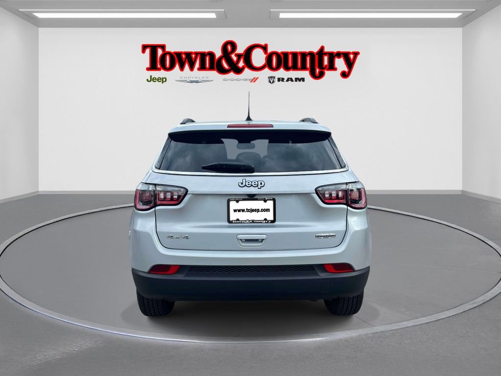 Used 2024 Jeep Compass Latitude AWD/4WD image 8