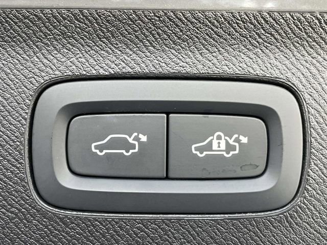 Used 2025 Volvo XC90 B6 Plus image 31