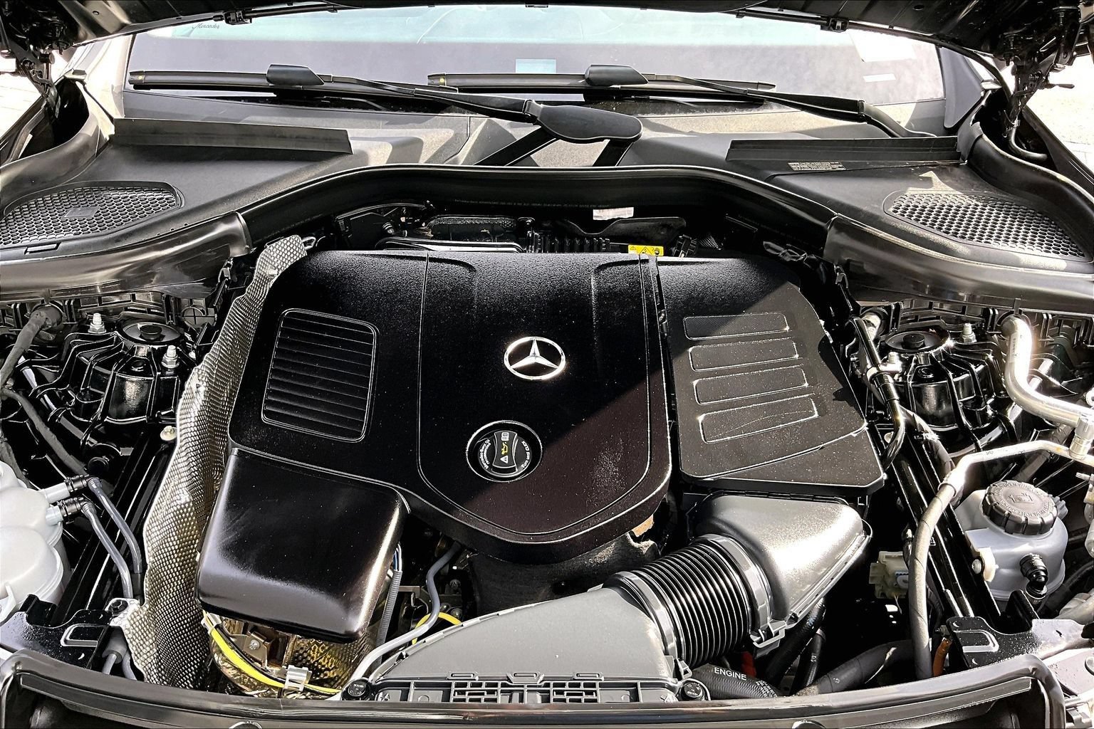 Used 2025 Mercedes-Benz GLC 350e 4MATIC image 10