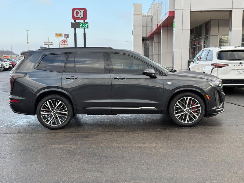 Used 2023 Cadillac XT6 Sport w/ Technology Package image 2
