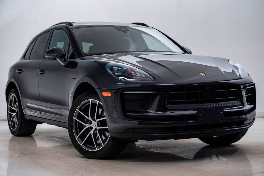 Certified 2025 Porsche Macan image 8