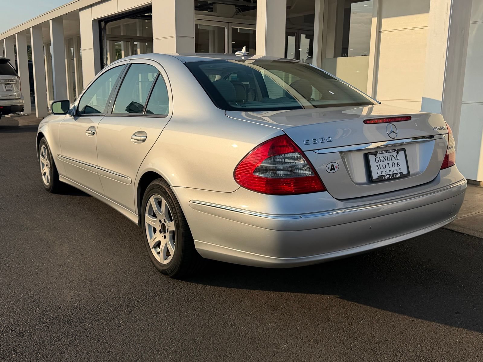 Used 2008 Mercedes-Benz E 320 BlueTEC Sedan image 3