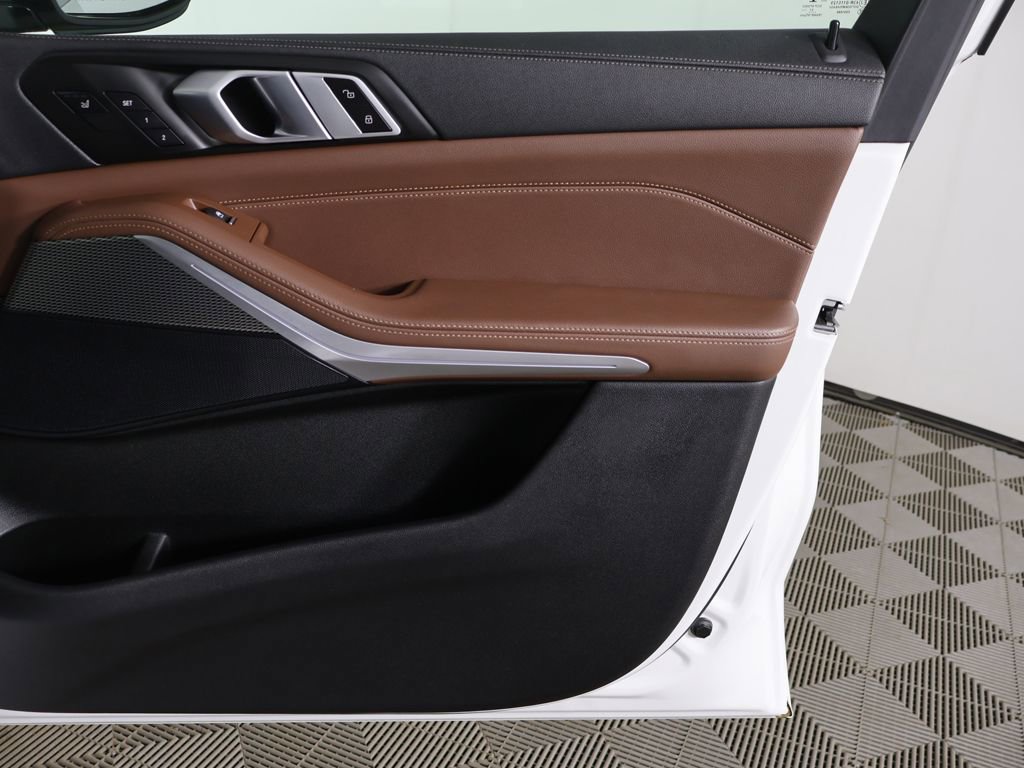 Used 2022 BMW X5 xDrive40i w/ M Sport Package image 27