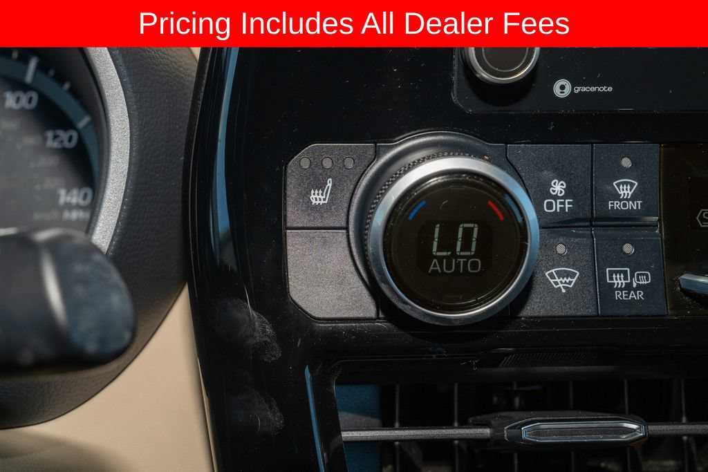 Used 2021 Toyota Highlander XLE FWD image 17
