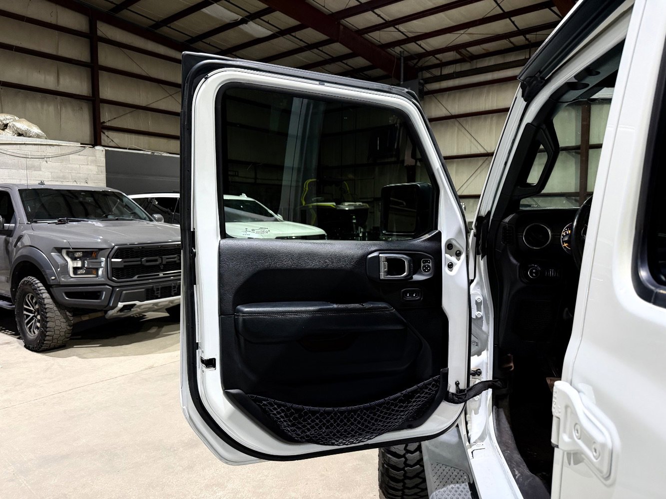 Used 2020 Jeep Gladiator Overland AWD/4WD image 11