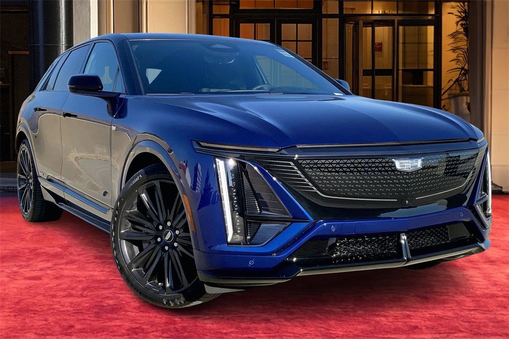 New 2026 Cadillac Lyriq V image 2