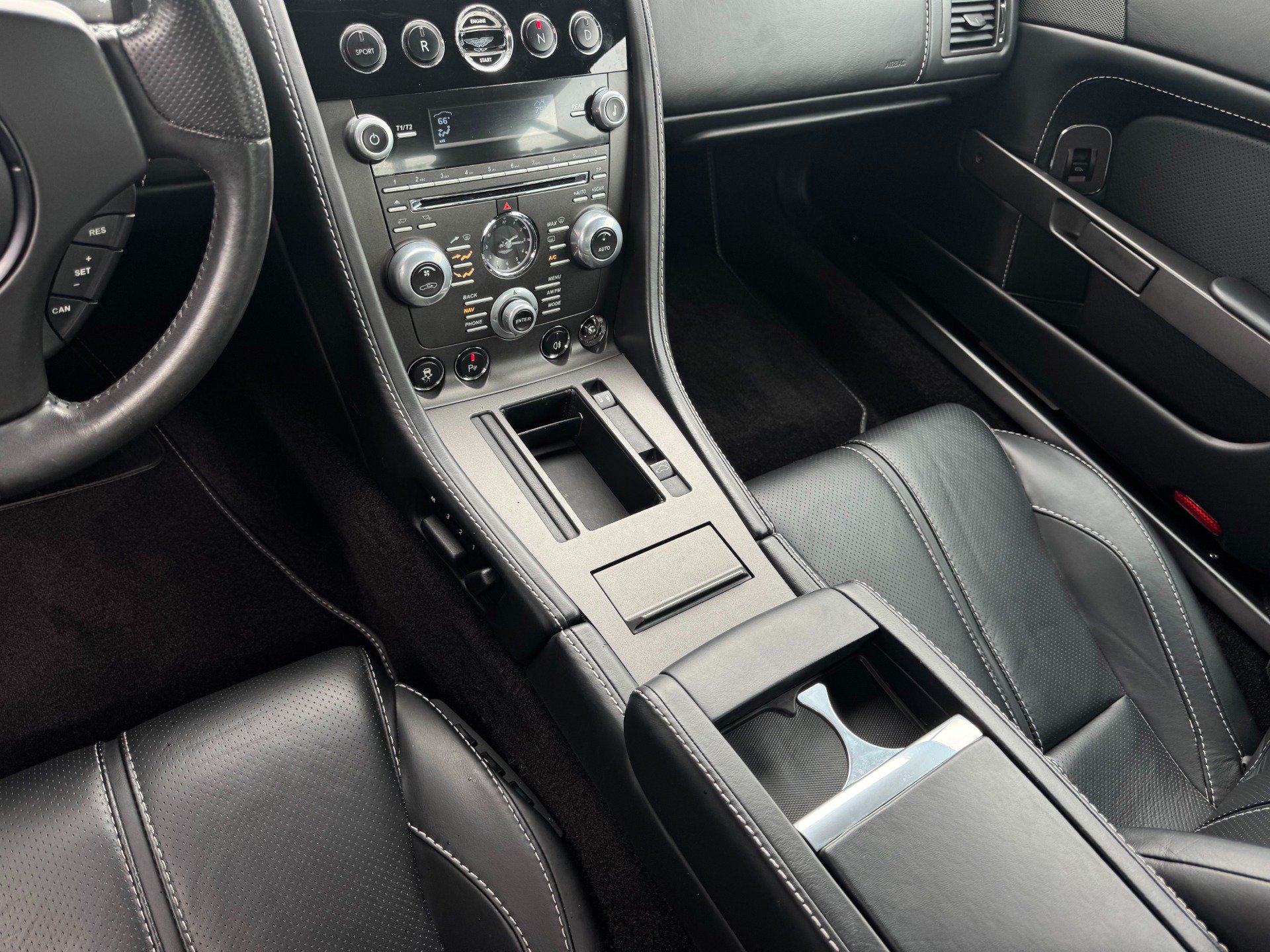 Used 2015 Aston Martin V8 Vantage GT RWD image 13
