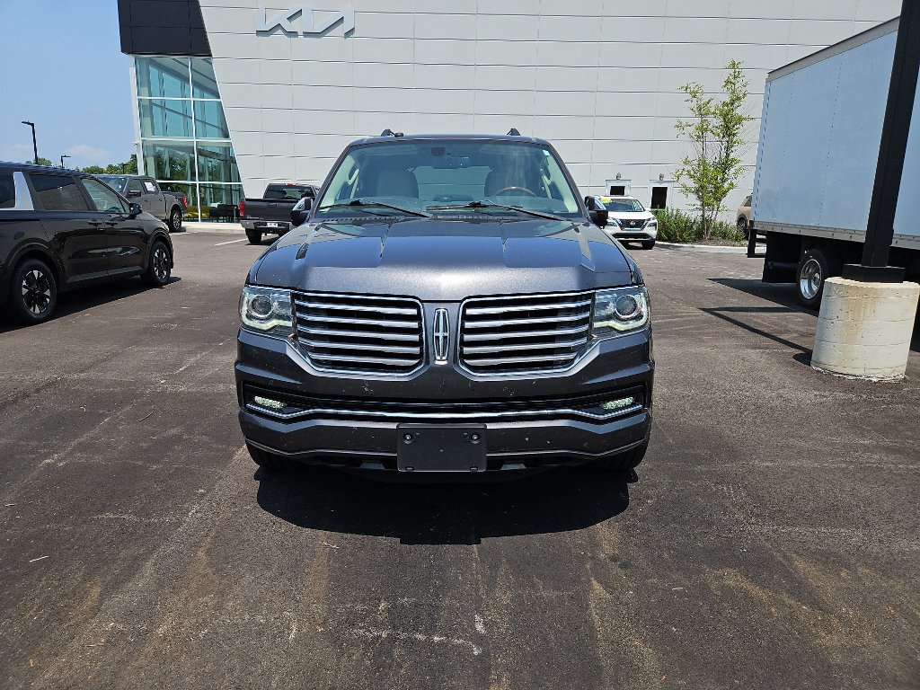 Used 2016 Lincoln Navigator Reserve AWD/4WD image 2