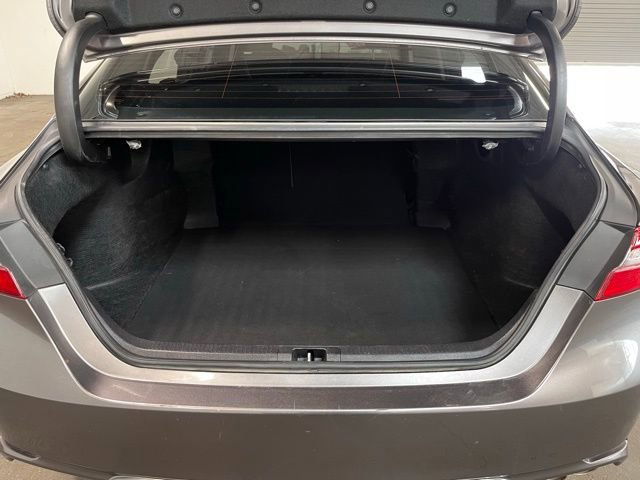 Used 2019 Toyota Camry SE w/ Convenience Package FWD image 14