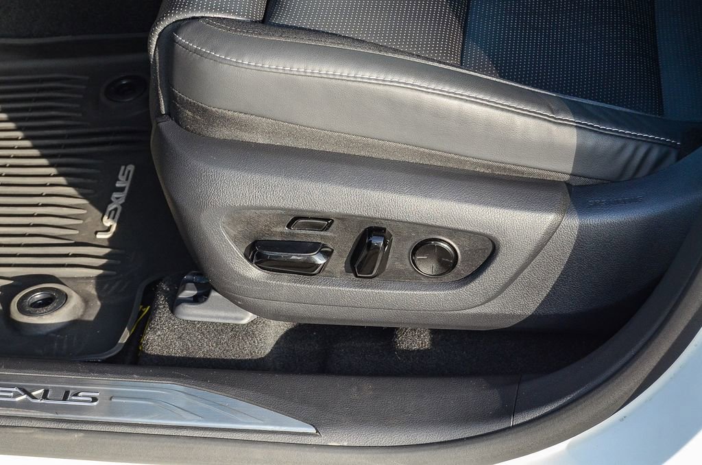 Used 2025 Lexus RX 350 w/ Convenience Package image 22