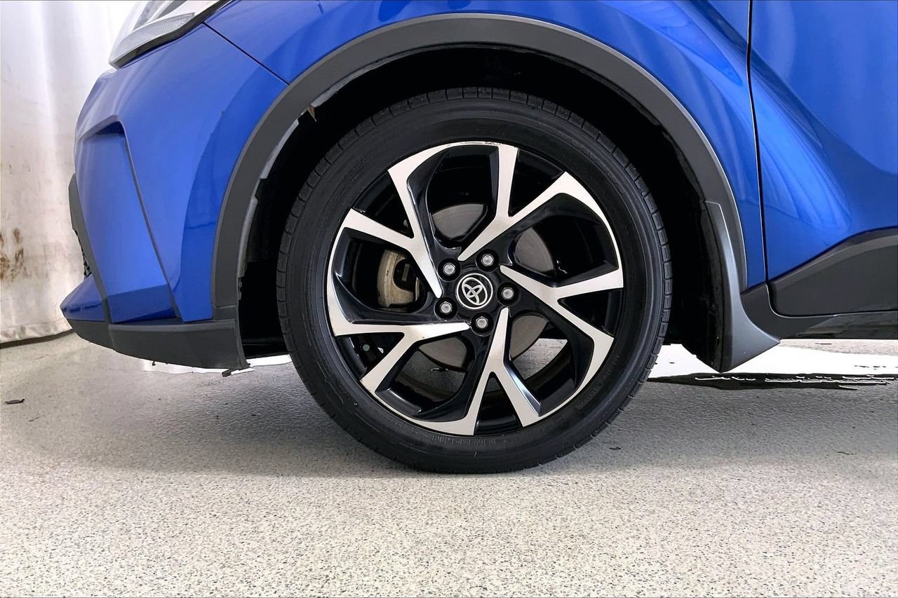 Used 2022 Toyota C-HR XLE FWD image 6