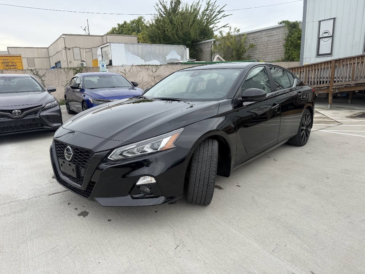 Used 2022 Nissan Altima 2.5 SR w/ Midnight Edition Package FWD image 4