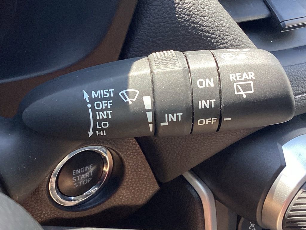 Used 2025 Toyota RAV4 XLE AWD/4WD image 24