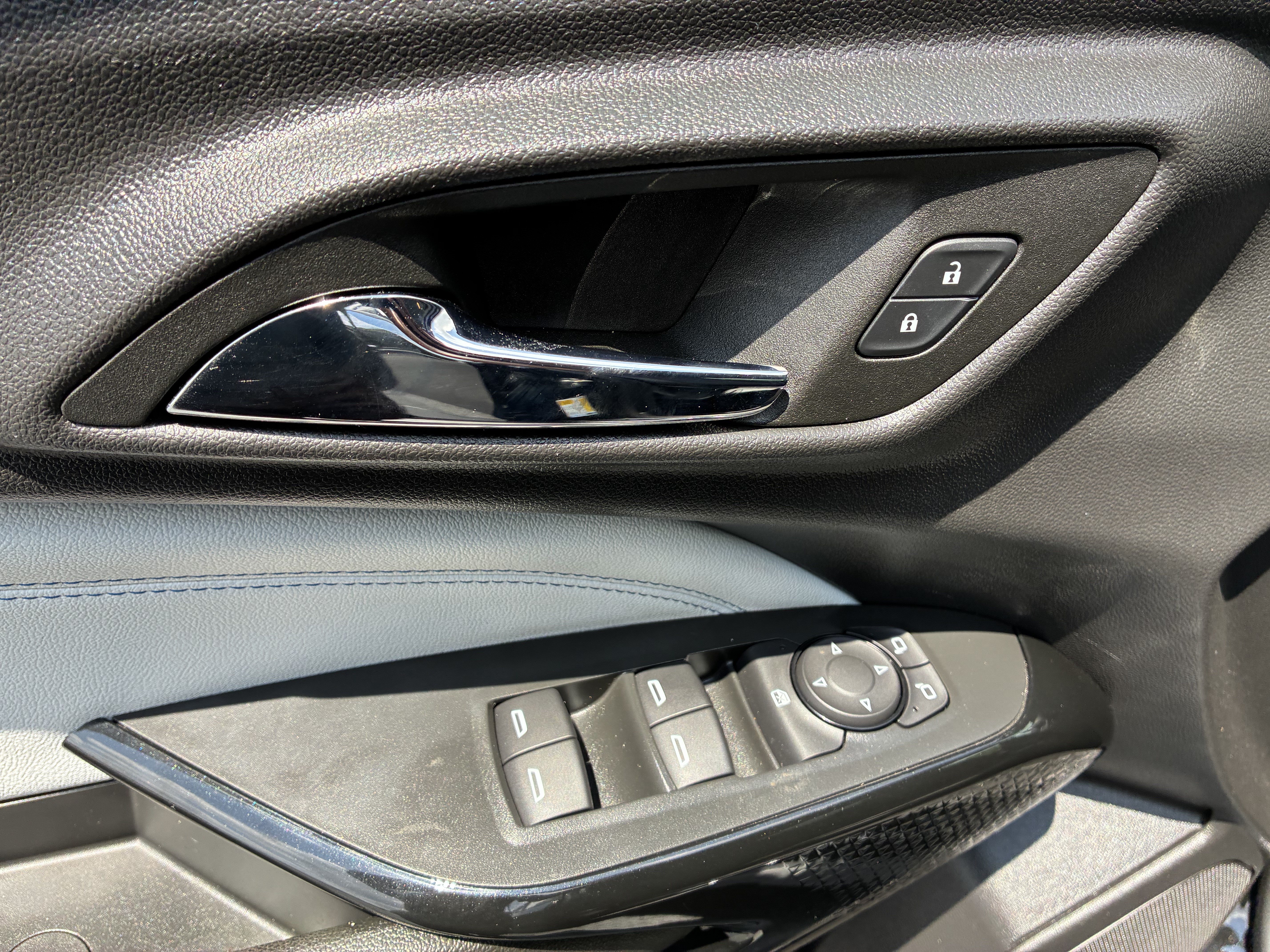 Used 2025 Chevrolet Trax LT FWD image 24